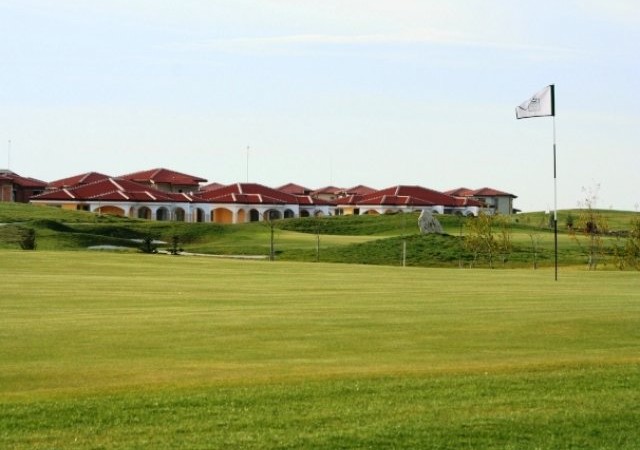 Апартаменты в комплексах Lighthouse Golf Resort и SPA-The Green District на гольф-курорте в Балчике, Болгария