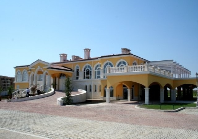 Апартаменты в комплексах Lighthouse Golf Resort и SPA-The Green District на гольф-курорте в Балчике, Болгария