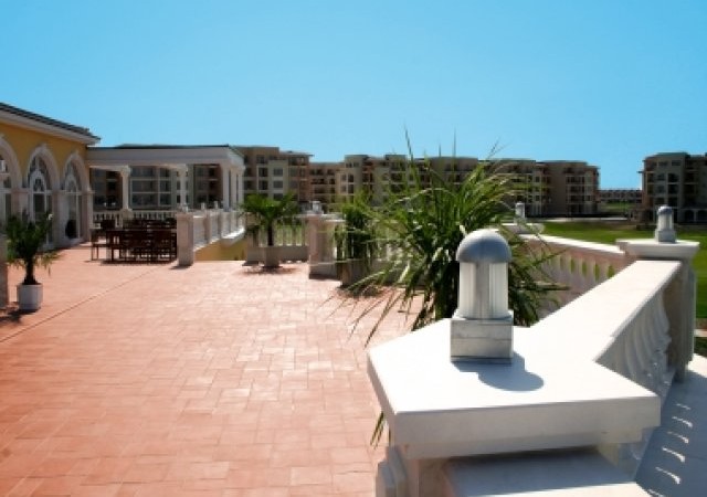 Апартаменты в комплексах Lighthouse Golf Resort и SPA-The Green District на гольф-курорте в Балчике, Болгария