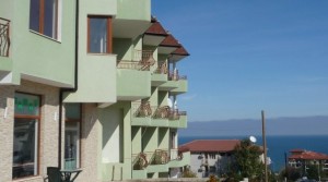 Дешевые апартаменты-студии в жилом здании в городе Бяла недалеко от моря, Болгария
