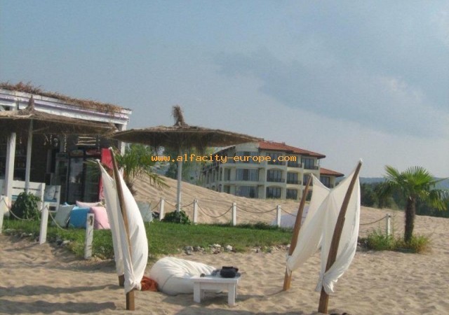 Апартаменты в комплексе Oasic Beach apartment house на курорте Лозенец, Болгария