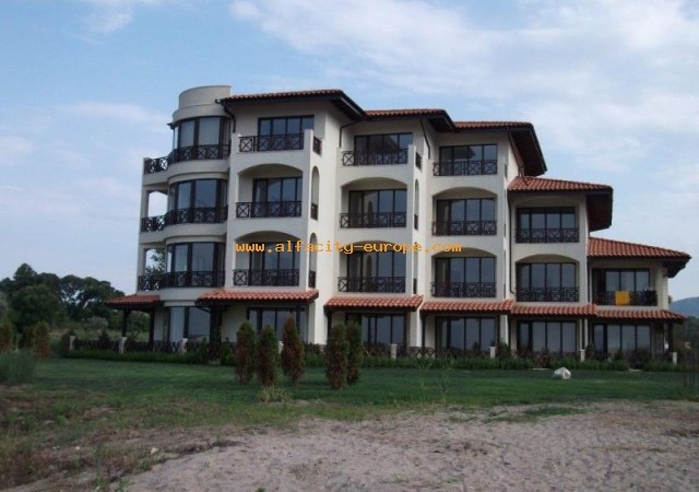 Апартаменты в комплексе Oasic Beach apartment house на курорте Лозенец, Болгария