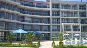 Апартаменты в курортном комплексе Villmar beach на морском берегу вблизи города Поморье, Болгария