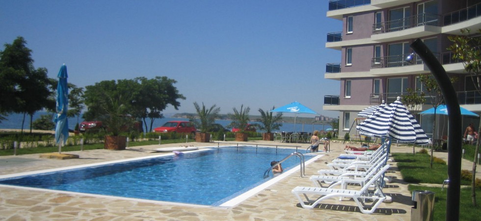 Апартаменты в курортном комплексе Villmar beach на морском берегу вблизи города Поморье, Болгария