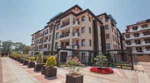 Квартиры в комплексе Oasis beach club в красивом черноморском курорте Лозенец, Болгария