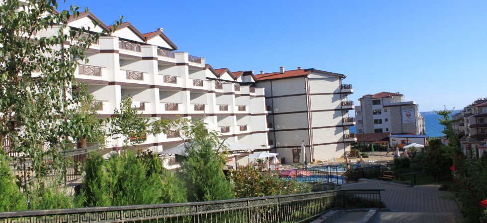 Квартиры в комплексе Royal Palm на курорте "Святой Влас" в 200 м от моря, Болгария