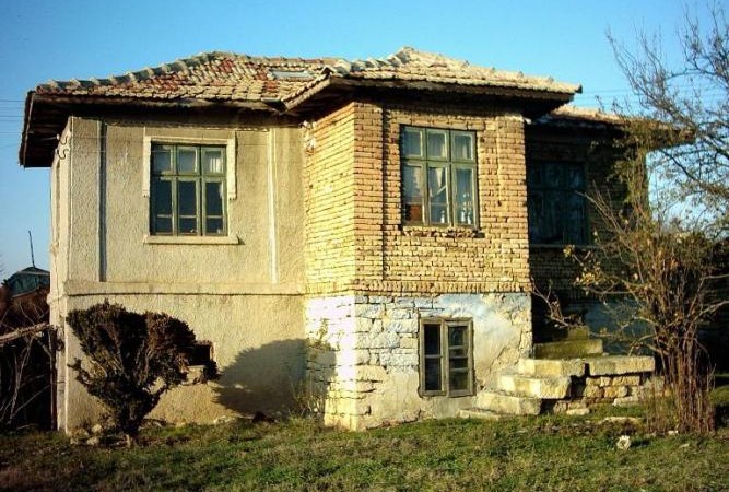 Сельский дом в поселке Момчилово, Болгария