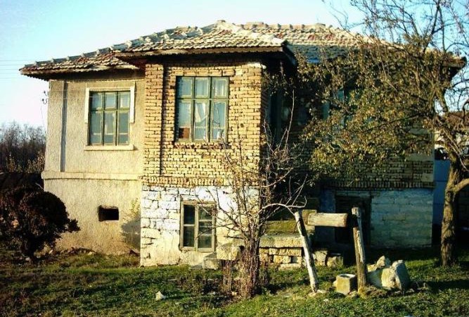 Сельский дом в поселке Момчилово, Болгария